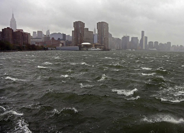 Strmische See vor New York: Hurrikan Sandy ist auf dem Weg.   | Foto: AFP