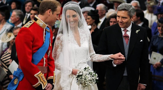 Spitze und Schleier sind wieder in &#8...Hochzeit mit Prinz William vorgemacht.  | Foto: DPA