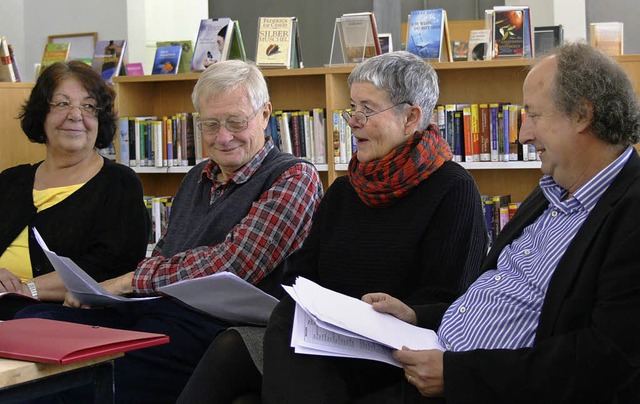 Bibliotheksleiter Florian Nantscheff (...n der Stadtbibliothek zum Thema Wein.   | Foto: Katharina Kubon