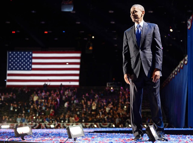 Wenn die Anspannung abfllt: Barack Obama geniet in Chicago den Applaus.   | Foto: dpa/AFP