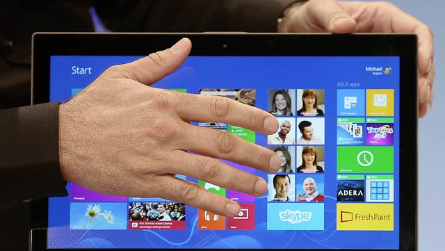 Der Clou ist die Touch-Bedienung. Doch...em PC-Bildschirm wirklich rumtatschen?  | Foto: AFP