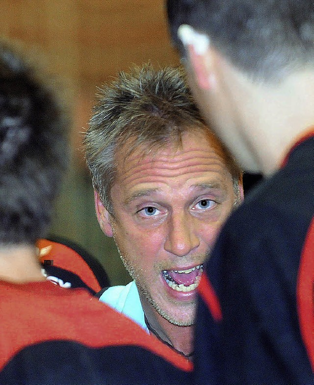 Michael Schilling: Intensives Coaching bei einer Auszeit.   | Foto: Archiv: W. Knstle