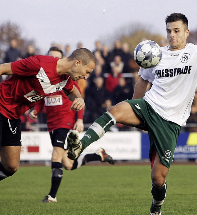 Das Derby vor einem Jahr im Kehler Rhe...ssmann (OFV, links) und Irhad  Zulum.   | Foto: Archiv: Faruk nver