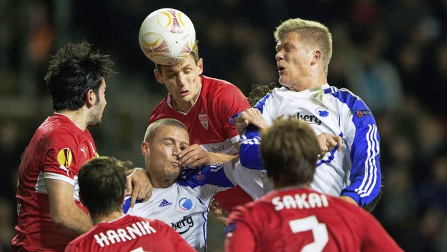 berblick behalten:  Georg Niedermeier...ung K.-o.-Runde in der Europa League.   | Foto: afp