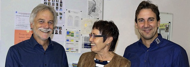 Rektor Jrgen Hau (links) und Konrekt...ulieren Ruth Wrana zum Dienstjubilum.  | Foto: Werkrealschule