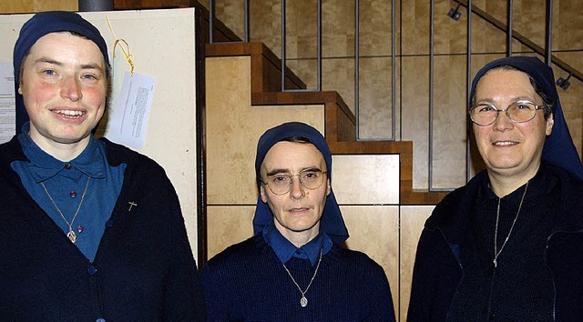Die Schwestern Ursula, Gertrud und Gem...dienst in der  Litzelbergkapelle  auf.  | Foto: Roland Vitt
