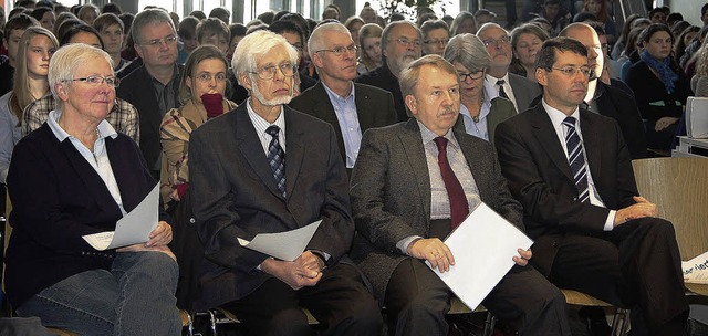 Ehrengste bei der Gedenkfeier im Std...Helmut Rau und Bruno Metz (von links)   | Foto: fotos: sandra decoux-kone