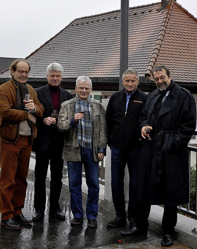 Allen Grund zur Freude hatten jngst n... neue Sttzmauer ist endlich fertig.    | Foto: kricheldorff