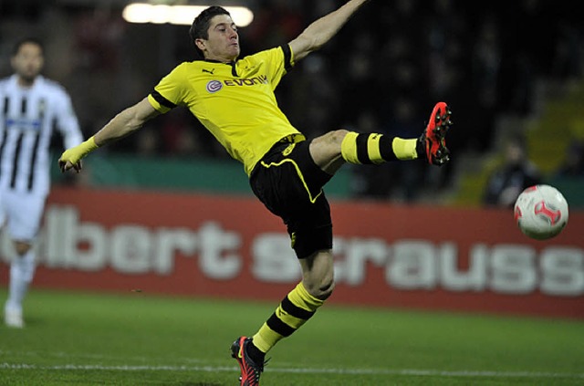 Geht er?  Dortmunds Strmer Robert Lewandowski   | Foto: AFP