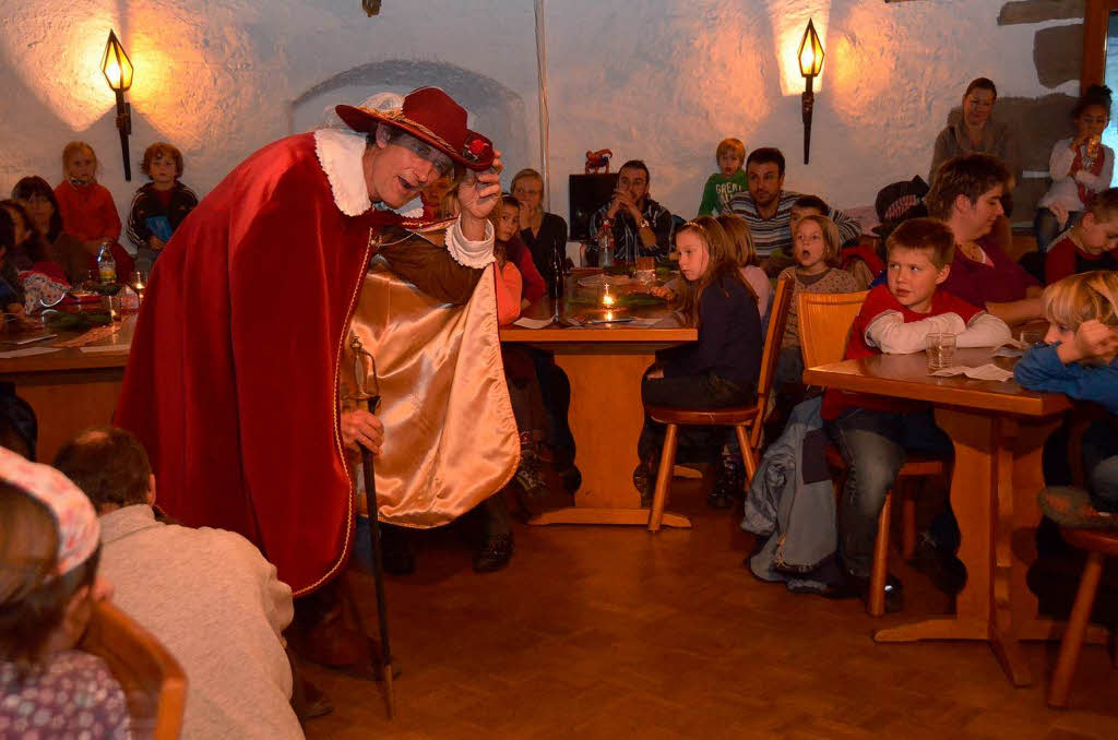 Anselm König machte mit „Hänsel und Gretel“ im Gallusturm den Auftakt Anselm König machte mit „Hänsel und Gretel“ im Gallusturm den Auftakt
