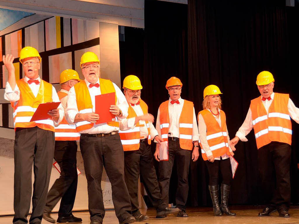 .Viele Baustellen in Zell - entsprechend war das  Outfit der Latscharisnger bei dieser Nummer