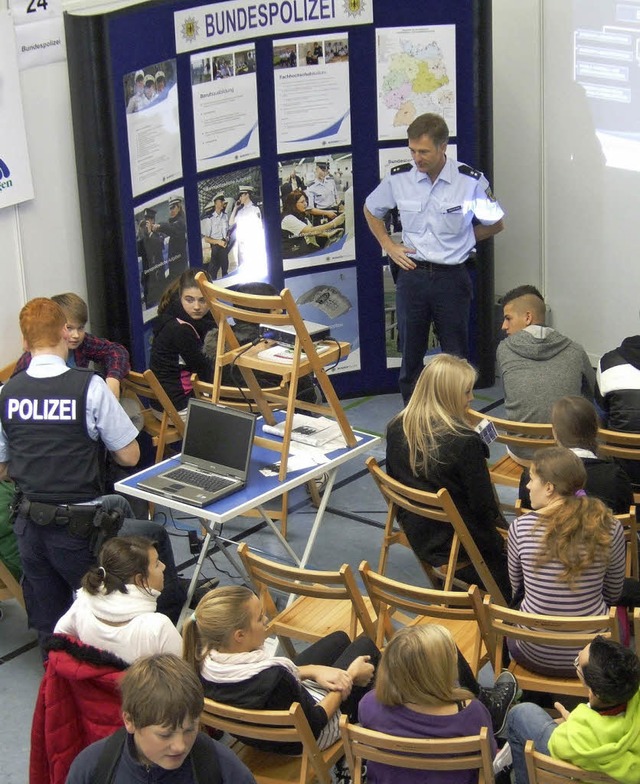 Fr den Polizeidienst interessieren si...zwischen auch viele Mdchen<ppp></ppp>  | Foto: Susanne Mller