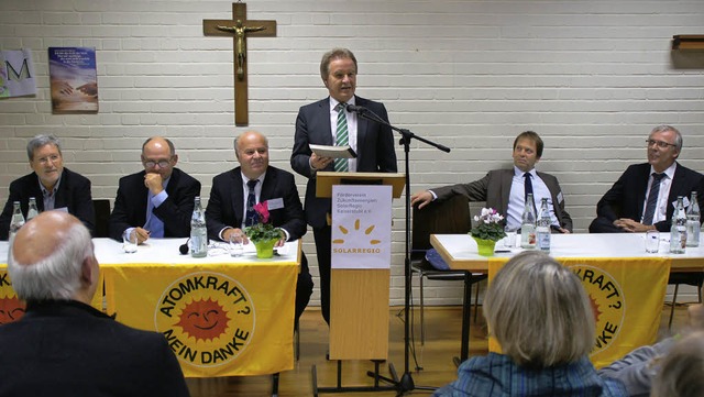 Weisweiler Energiegesprch mit Umweltminister Franz Untersteller (Mitte).   | Foto: Ilona Hge