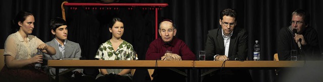 Laila Hertenstein, Jannick Reifelder,...heit&#8220; den Fragen des Publikums.   | Foto: BETTINA SCHALLER