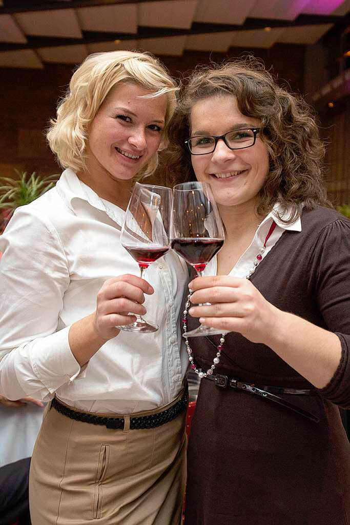 Die badische Weinprinzessin 2011/12 Mlin Well (links) stt mit der Deutschen Weinprinzessin Natalie Henninger an.