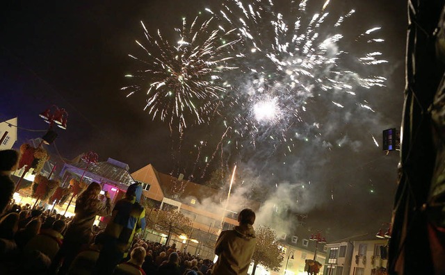 Das Musikfeuerwerk am Samstag setzte d...lusspunkt unter die Chrysanthema 2012.  | Foto: CHR. breithaupt