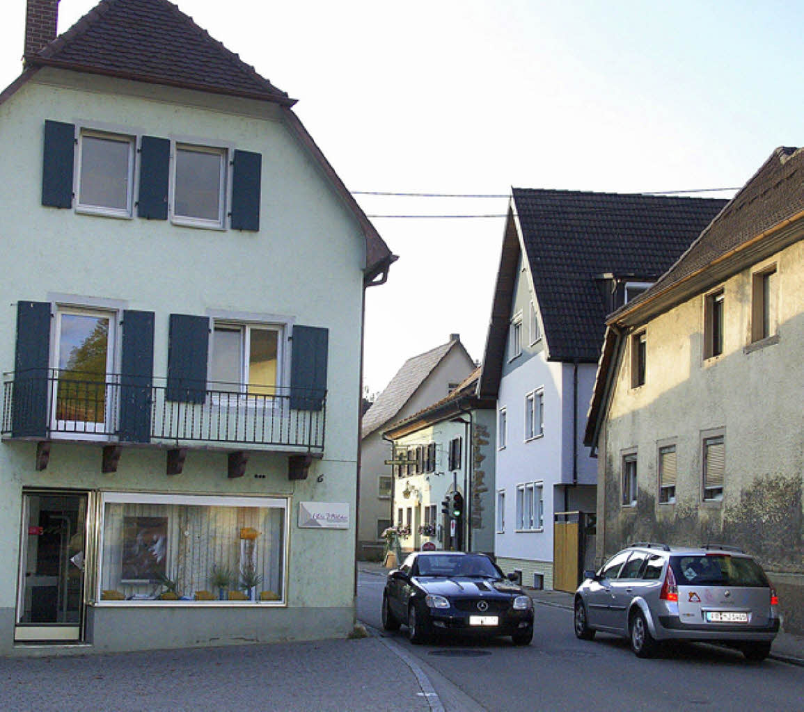 Ortsmitte Ehrenstetten Häuser werden abgerissen, Straße und Gehweg