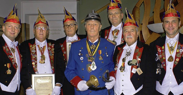 Geehrt: Präsident Robert Schwander (li...on links) für langjährige Treue  aus.   | Foto: Werner Probst