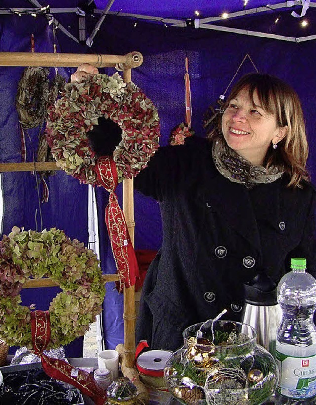 Weihnachtlich: Der Knstlermarkt am Cornimontplatz.  | Foto: Martina David-Wenk