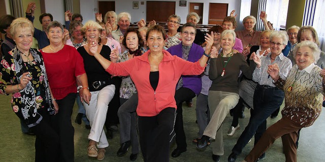 Zu Cha-Cha-Cha oder Walzer schwingt di...in &#8211; gerne wird auch vorgetanzt   | Foto: karin heiss