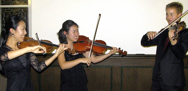 Jihye Seo, Eunmi Shin und Jrme Huy (...rgersaal des Alten Schlosses in Wehr.   | Foto: Michael Gottstein