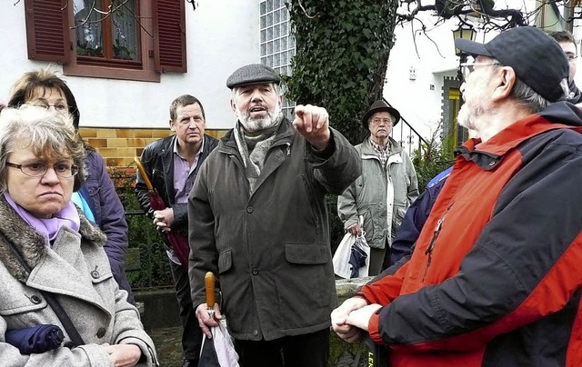 Ignaz Steinegger (mitte) bernahm einen Part der Nollinger Dorffhrung.   | Foto: Danielle Hirschberger