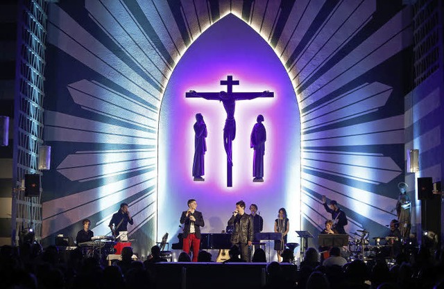 Sogar Popkonzerte - hier das Popduo Pi...n in Maria - Hilfe der Christen statt.  | Foto: Christoph Breithaupt