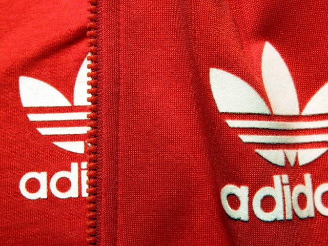 Adidas weist den Vorwurf, dass Arbeite...lieferern ausgebeutet werden, zurck.   | Foto: DPA