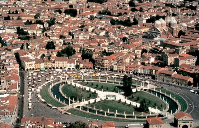 Paduas &#8222;Prato della Valle&#8220;  aus der Vogelperspektive  | Foto: ---