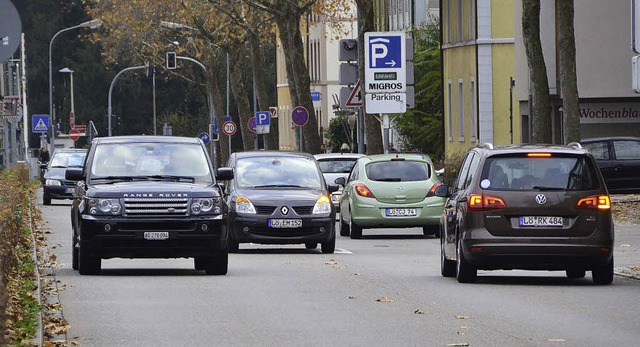 Voll ist die Bahnhofstrae vor allem a...dem Gemeinderatsbeschluss abgefahren.   | Foto: Nikolaus Trenz