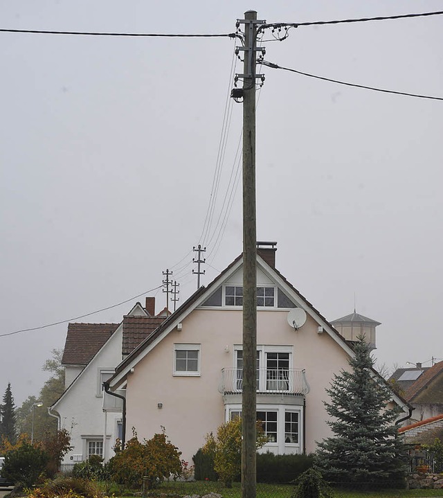 Ihre Tage sind gezhlt: Freistromleitung in Neuenburg.   | Foto: Volker Mnch