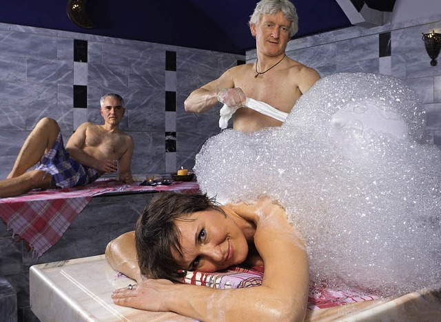 Ein Wellness-Wochenende fr zwei Perso...auptpreis beim Weihnachtsgewinnspiel.   | Foto: DPA