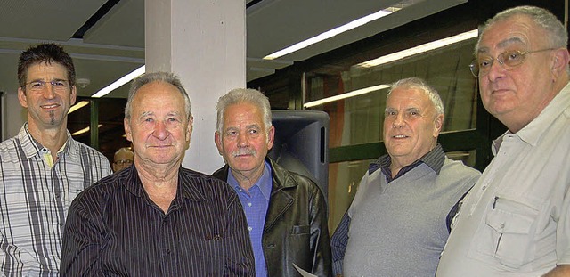 Thomas Erlitz (von links), Siegfried R...rcheter spendeten 125 und 75 Mal Blut.  | Foto: Petra Wunderle