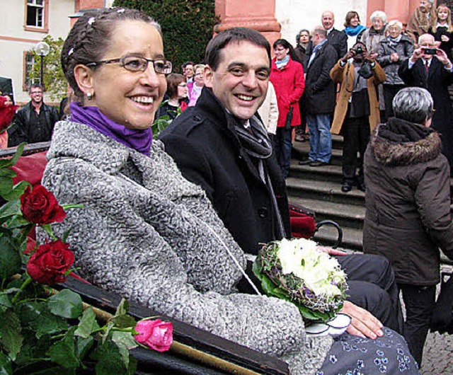 In der Vierspnnerkutsche vorgefahren ...ba Gutmann und Brutigam Andreas Adam.  | Foto: M. Lange