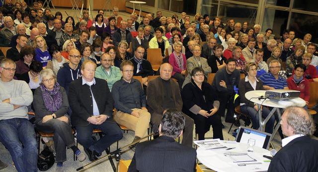 Brgerversammlung in der Rheinwaldhall...Brgerbefragung zur Zukunft des Ortes.  | Foto: Ilona Hge