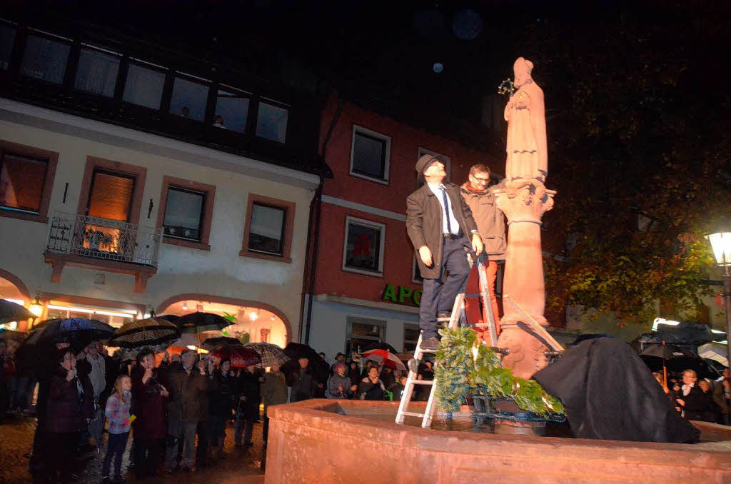 Martinimarkt, Geflgelzuchtausstellung und Enthllung der sanierten Nikolausbrunnenfigur