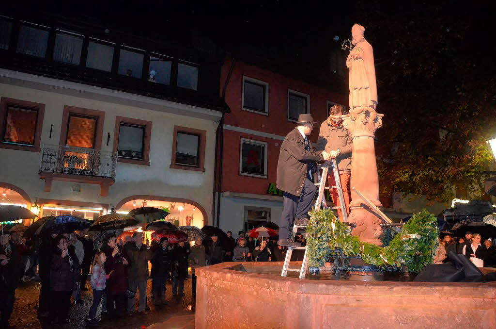 Martinimarkt, Geflgelzuchtausstellung und Enthllung der sanierten Nikolausbrunnenfigur