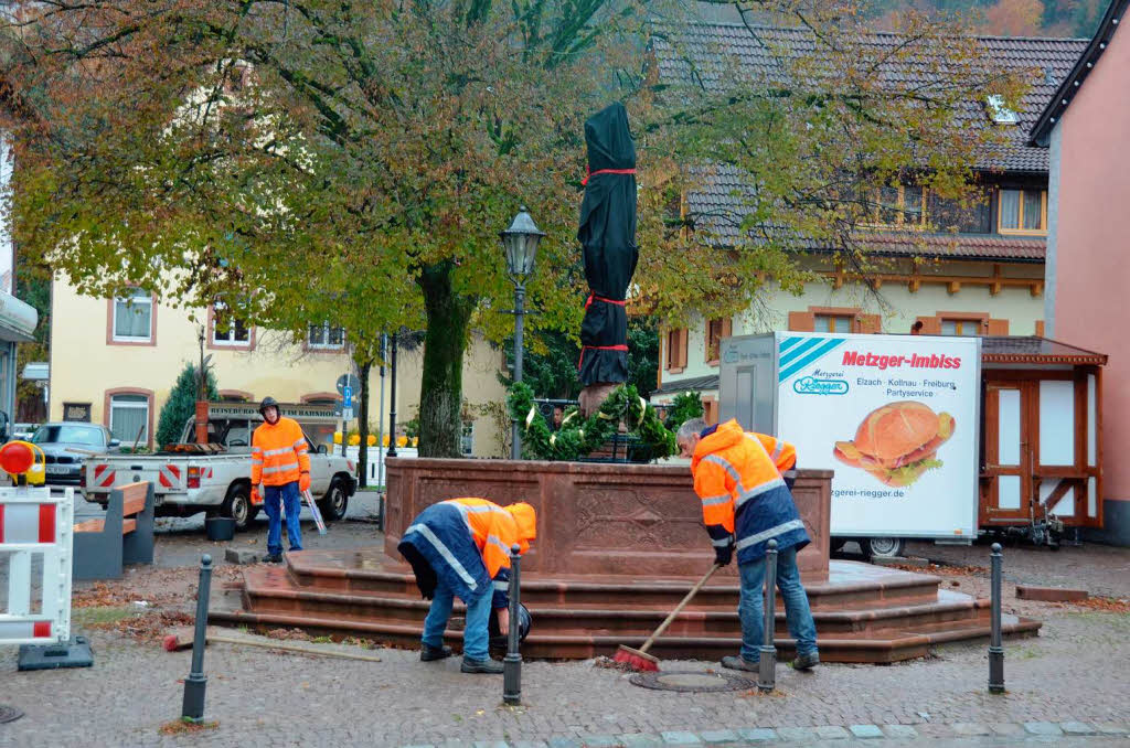 Martinimarkt, Geflgelzuchtausstellung und Enthllung der sanierten Nikolausbrunnenfigur