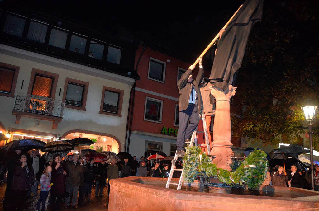 Martinimarkt, Geflgelzuchtausstellung und Enthllung der sanierten Nikolausbrunnenfigur