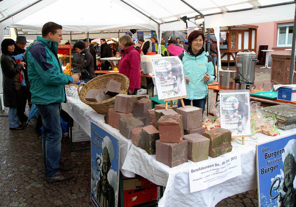 Martinimarkt, Geflgelzuchtausstellung und Enthllung der sanierten Nikolausbrunnenfigur