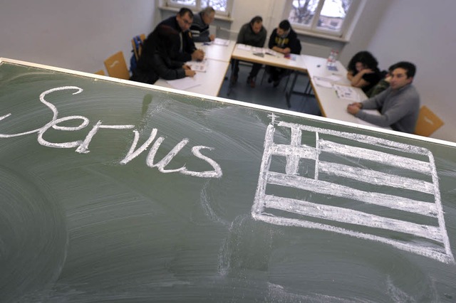 Deutschunterricht fr eingewanderte Griechen in Nrnberg   | Foto: dpa