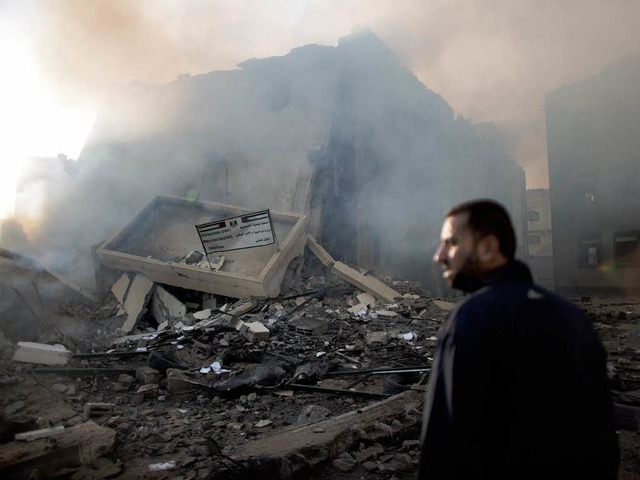 Auch und Trmmer nach einem israelischen Luftschlag im gazastreifen  | Foto: AFP