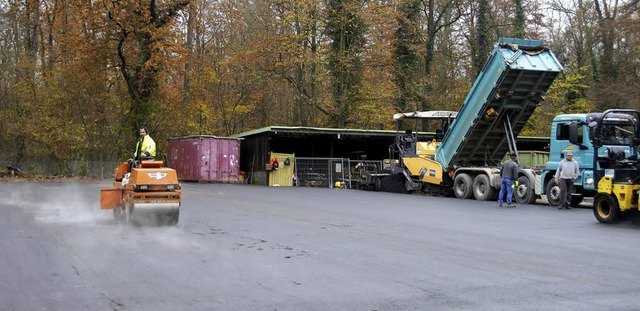 Rund 1300 Quadratmeter Flche wurden a...Recyclinghofs in Sasbach asphaltiert.   | Foto: Roland Vitt