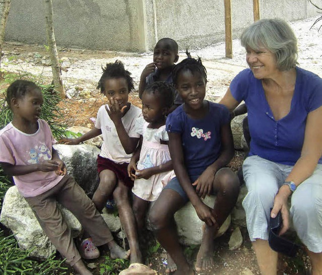 Angelika Schwble und Irmgard Mlder (...schnell mit den in Meyer angefreundet.  | Foto: Privat