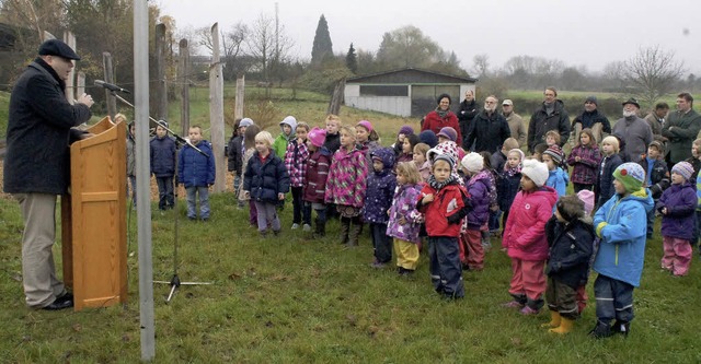 Dank Spenden wurde der Platz oberhalb ...ie Kinder die Anlage in Besitz nahmen.  | Foto: Ilona Hge