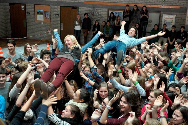 Mit einem Flashmob begingen die Schle...hrestag der Namensgebung ihrer Schule.  | Foto: Kai Kricheldorff