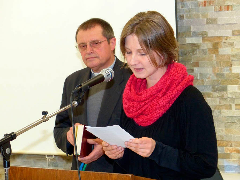 Pfarrerin Marie Jakobi und Pfarrer Konrad Brenzinger sprechen Segensworte