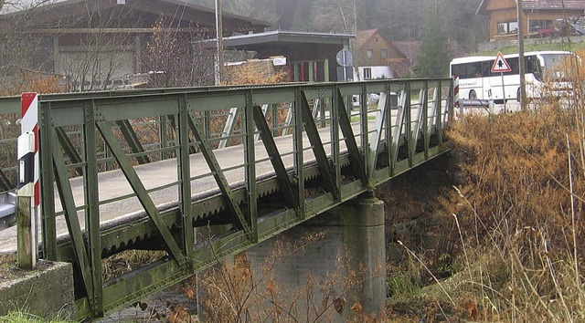 Die 112 Jahre alte Brcke ber die Alb...eisverwaltung plant nun einen Neubau.   | Foto: Stefan Sahli