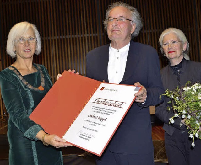 Ehrenbrger Helmut Brgel, Oberbrgerm...Bluhm und Christiane Brgel (rechts).   | Foto: Barbara Ruda