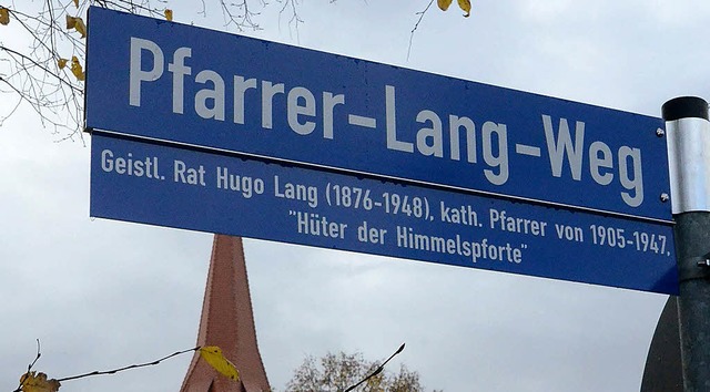 In den Montagsmatten wurde jetzt der V...rae  nach Pfarrer Hugo Lang benannt.   | Foto: Martina Weber-Kroker